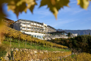 Hotel Castel in Dorf Tirol im Herbst